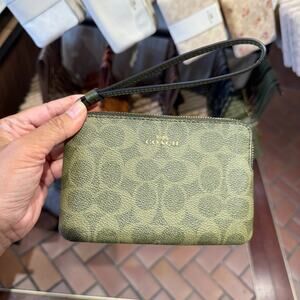 Coach Corner Zip Wristlet In Signature Canvas CAQ75 Gold/Olive